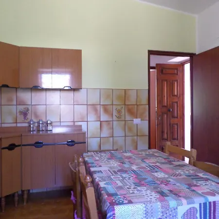 Casa Sara, Indipendente Con Giardino E Posto Auto Hébergement de vacances *