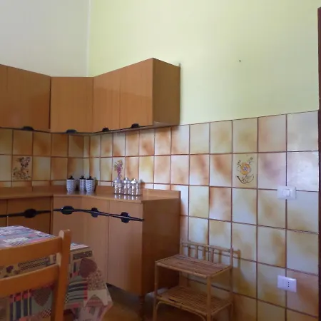 Hébergement de vacances Casa Sara, Indipendente Con Giardino E Posto Auto *