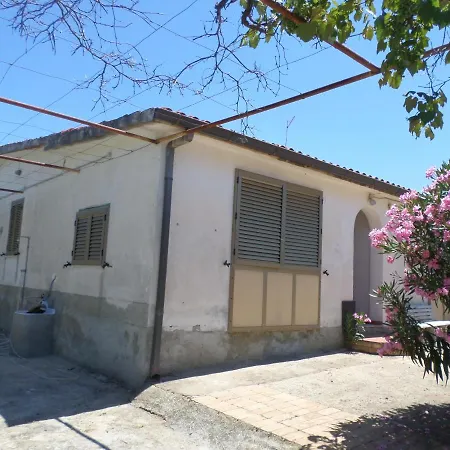 Casa Sara, Indipendente Con Giardino E Posto Auto Hébergement de vacances San Nicolò